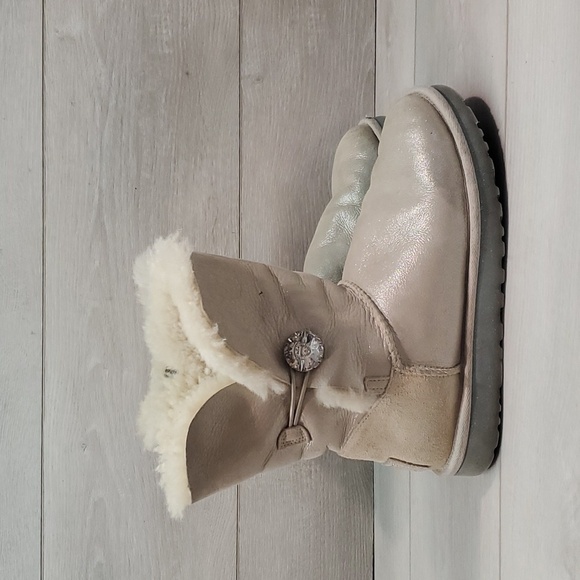 Ugg Australia Women Bailey I Do Wedding Bridal Short Sheepskin Boots shoes 8 - Picture 2 of 15